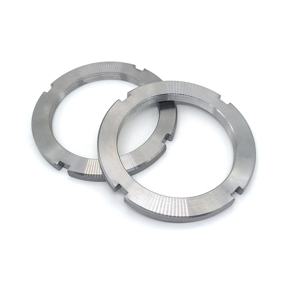 Erabat hariztatutako intxaur biribilak